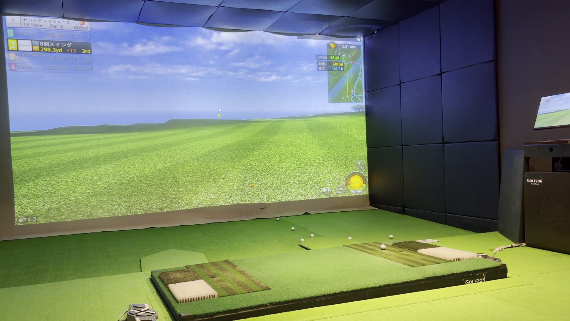 店内のGOLFZONシミュレーターに映し出されたセントアンドリュースのコース画面