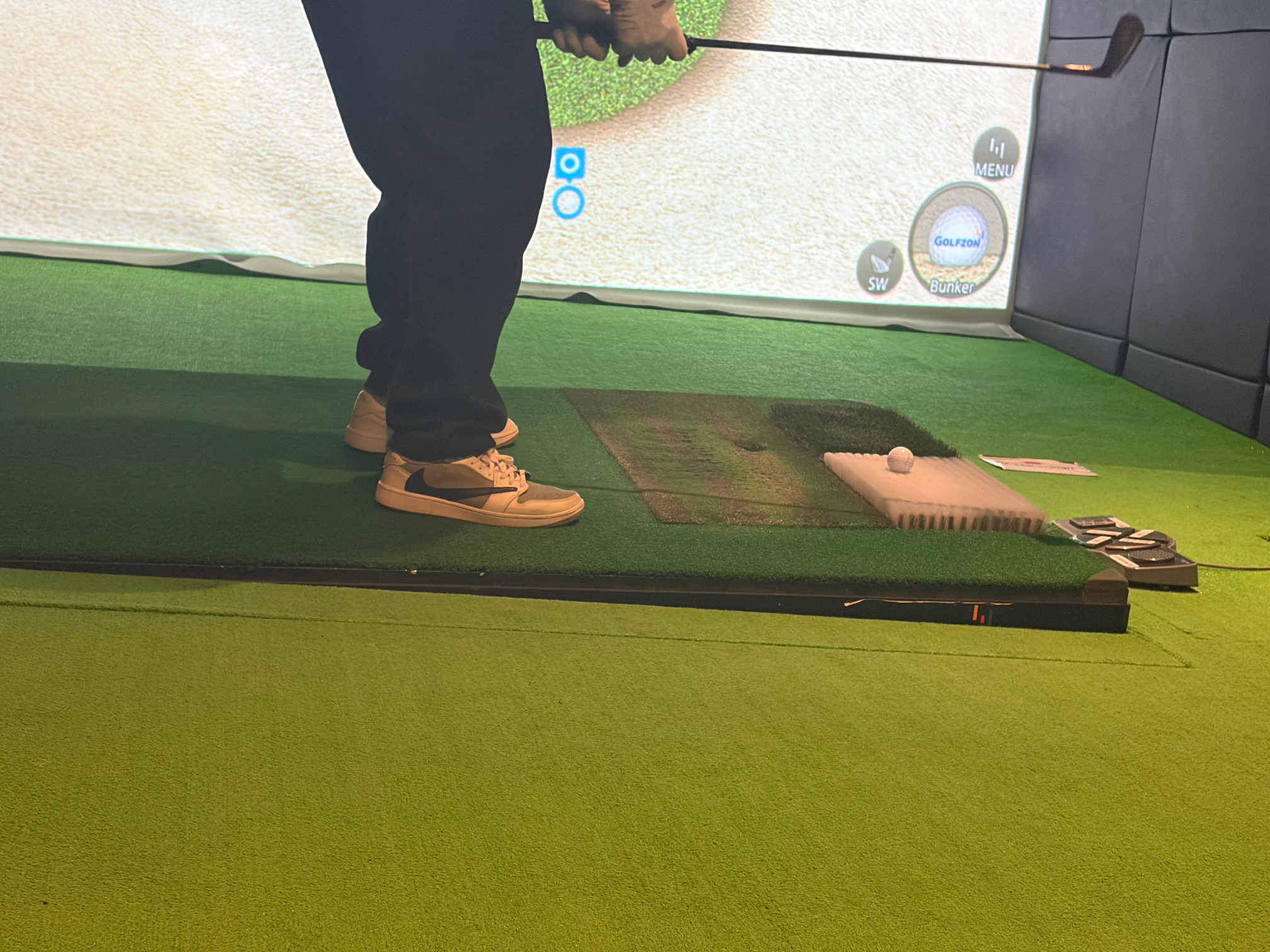 傾斜を再現するGOLFZONのスイングプレート
